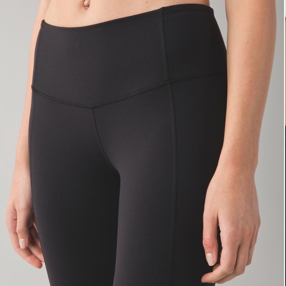 Lululemon Gather and Crow Crops SZ 4 - Picture 5 of 8